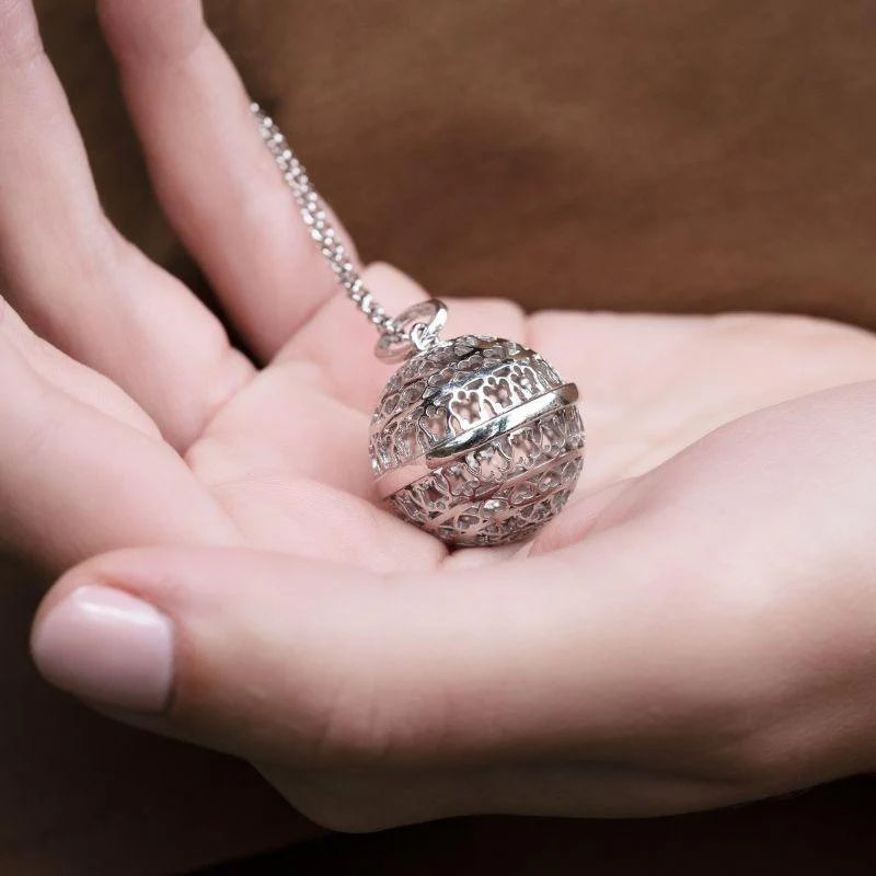 collana lunga da donna con ciondolo chiama angeli in argento traforato roberto giannotti sfa148