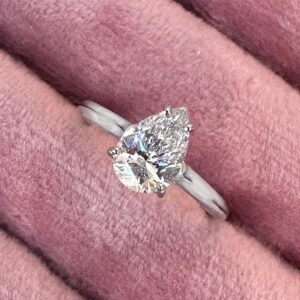 anello solitario oro bianco diamante goccia lg665413131
