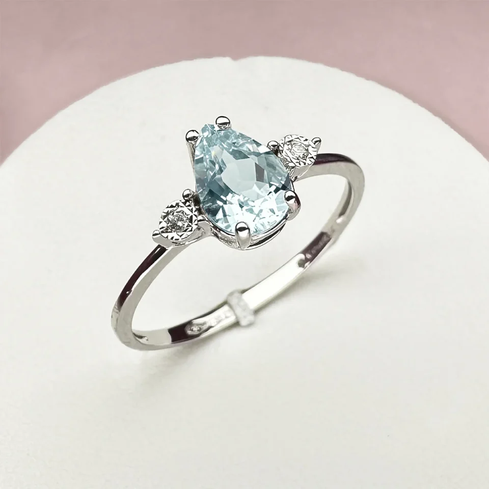 anello comete oro bianco e pietra azzurra goccia kanq002