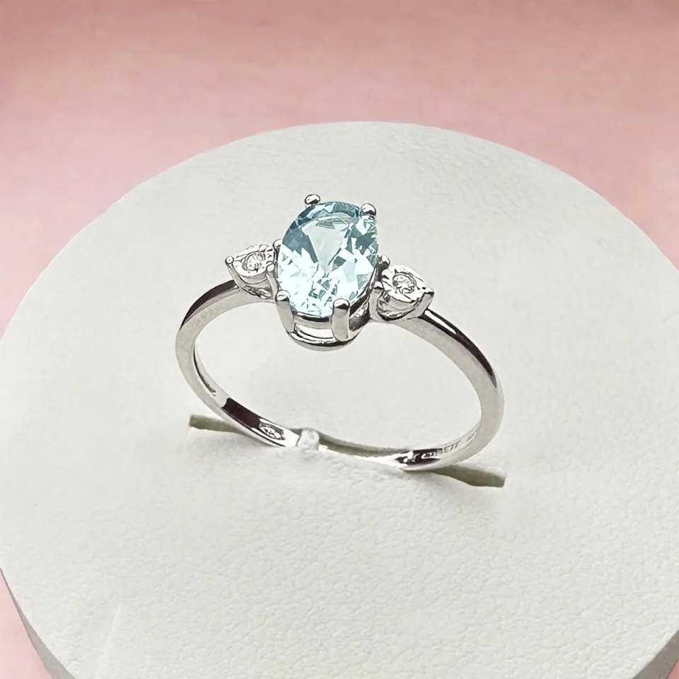 anello comete gioielli oro bianco 375 con acquamarina ovale e diamanti kank001