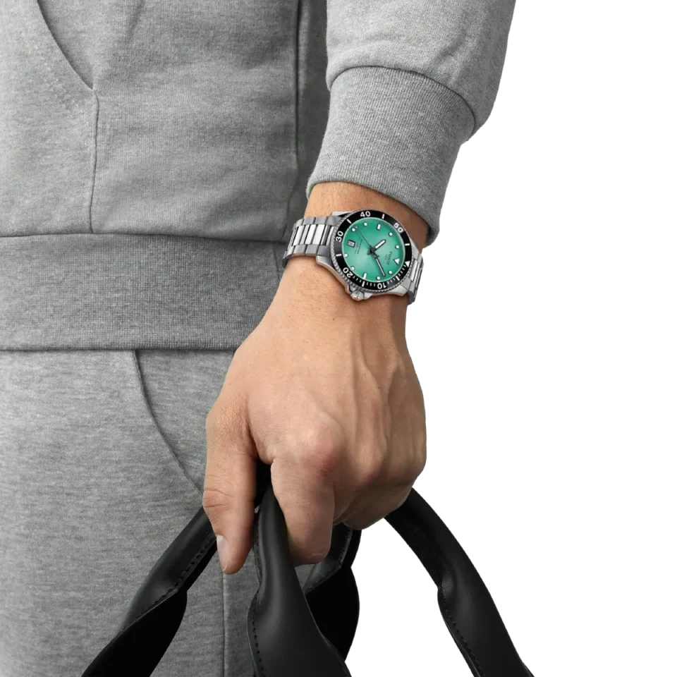 indosso orologio uomo ragazzo tissot seastar 1000 quarzo 40 mm quadrante turchese t120.410.11.091.00