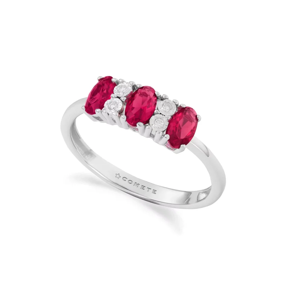 anello trilogy oro bianco con rubini ricristallizzati e diamanti naturali comete gioielli kanb1906