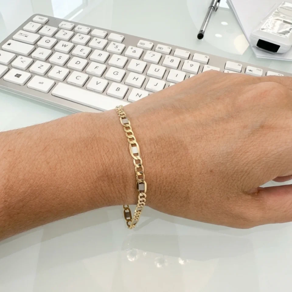 indosso bracciale uomo oro bicolore giallo e bianco modello figaro diamantata baravelli gold b6i3on