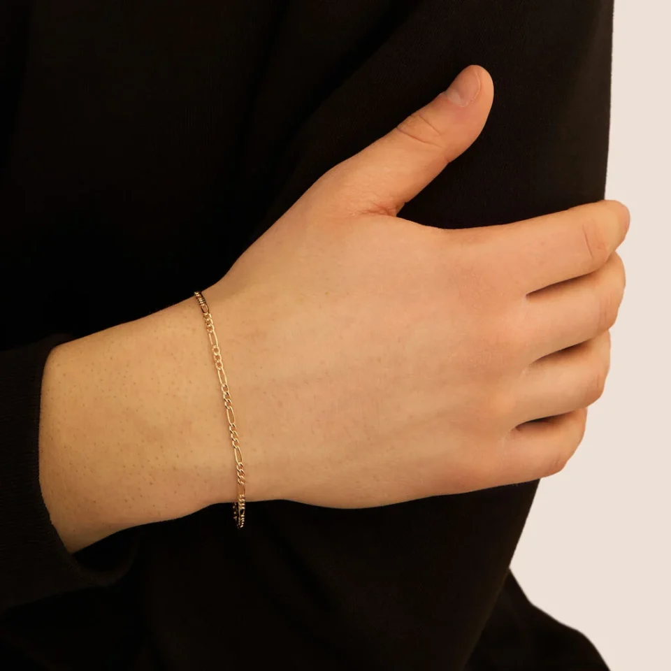 indosso bracciale uomo sottile modello figaro 3+1 alternato in oro giallo 375 9kt di baravelli gold