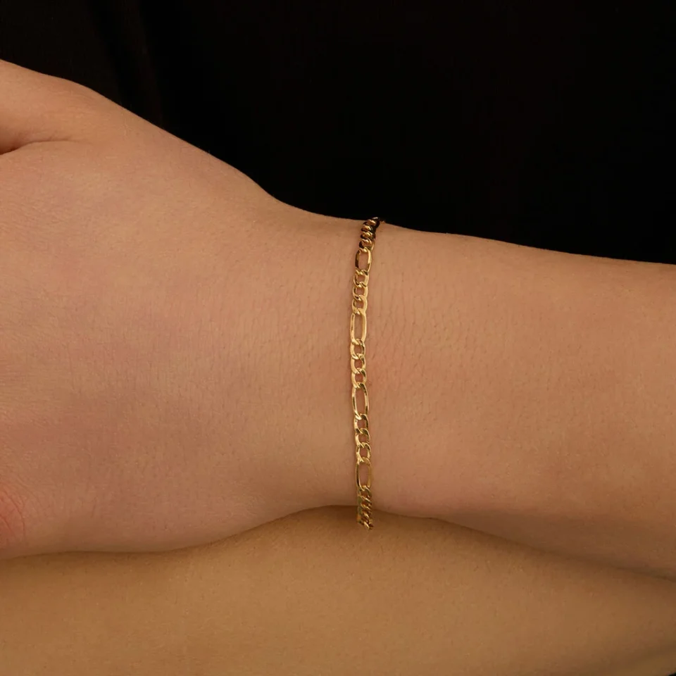 indosso bracciale uomo sottile modello figaro 3+1 alternato in oro giallo 375 9kt di baravelli gold b682on